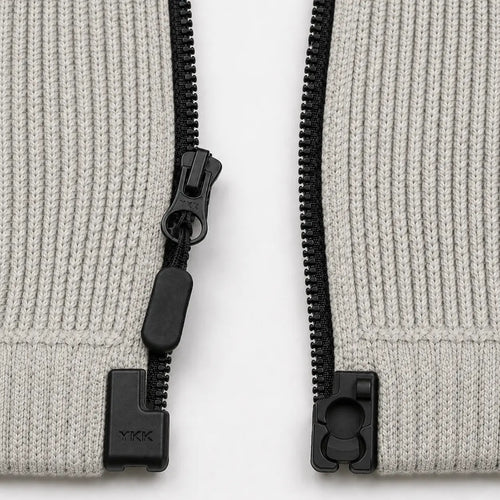 Men’s sweater with magnetic zipper