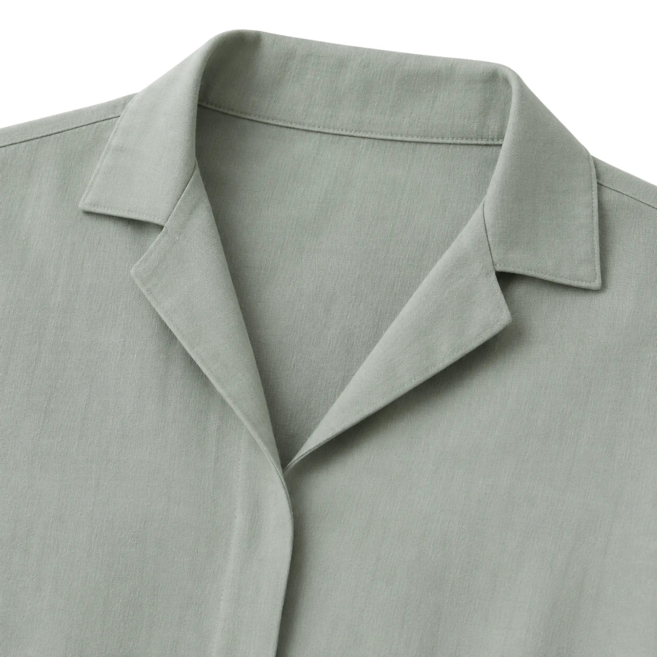 Women’s polo shirt with magnetic buttons