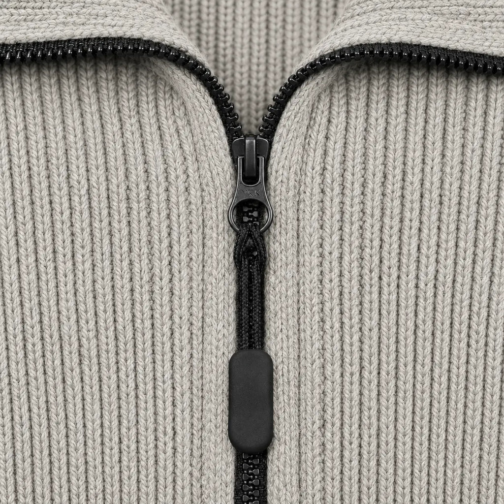 Men’s sweater with magnetic zipper