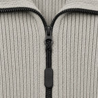 Men’s sweater with magnetic zipper