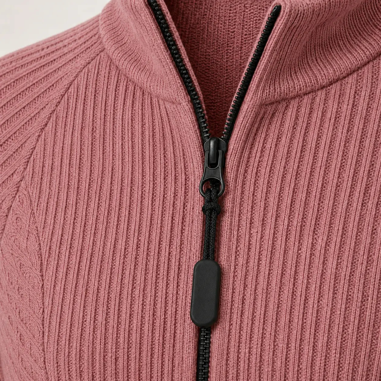 Women’s sweater with magnetic zipper
