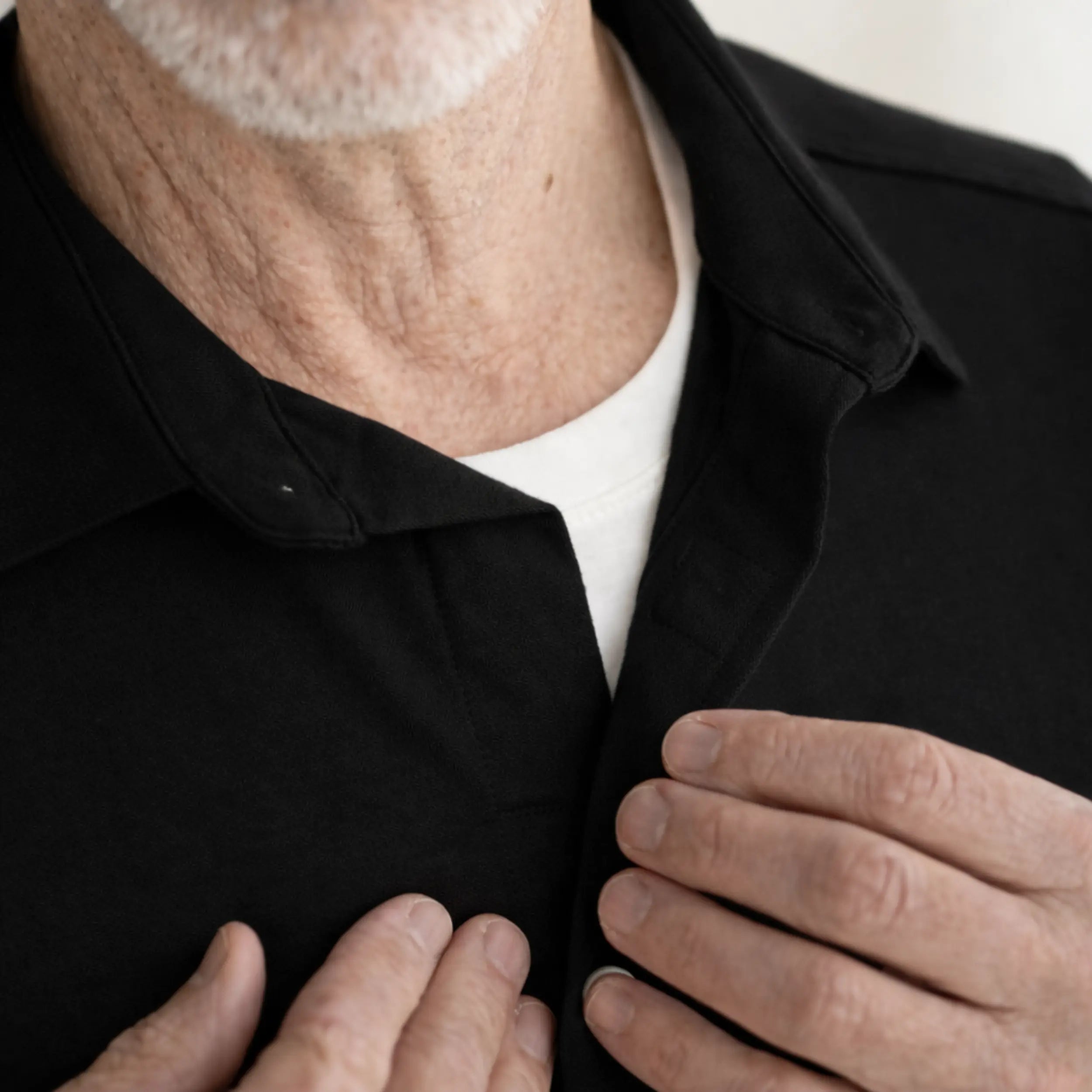 Men’s shirt with magnetic buttons